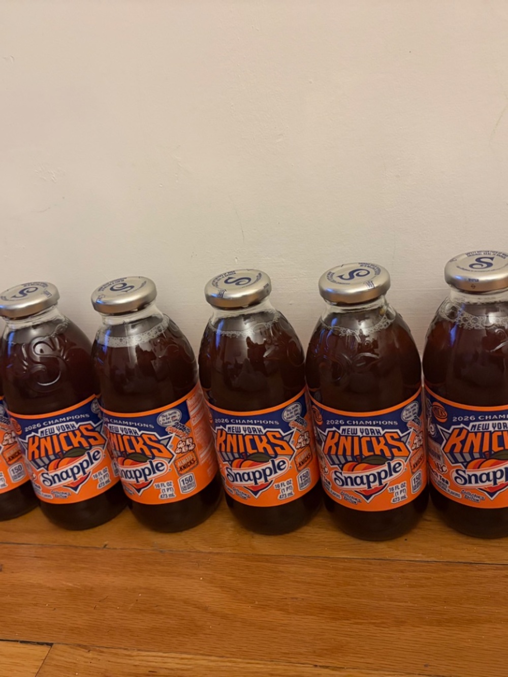 Knicks bottles - Picture 3 of 3